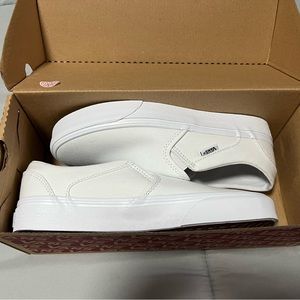 New in Box - White Asher Style Canvas Vans - Women’s Size 7.5